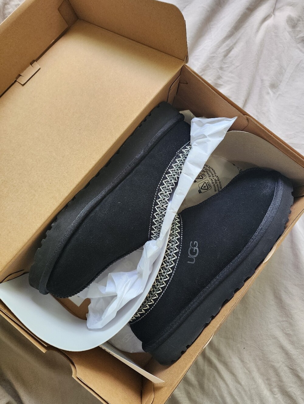 Like New UGG Tasman Black W9